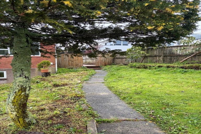 Photo of property in 96 Lake Road, Northcote, Auckland, 0627