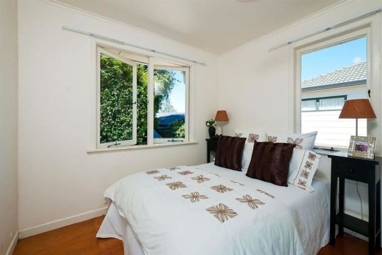 Photo of property in 1/36 Lyttelton Avenue, Forrest Hill, Auckland, 0620
