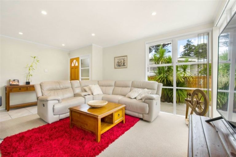 Photo of property in 8 Birdwood Road, Swanson, Auckland, 0612
