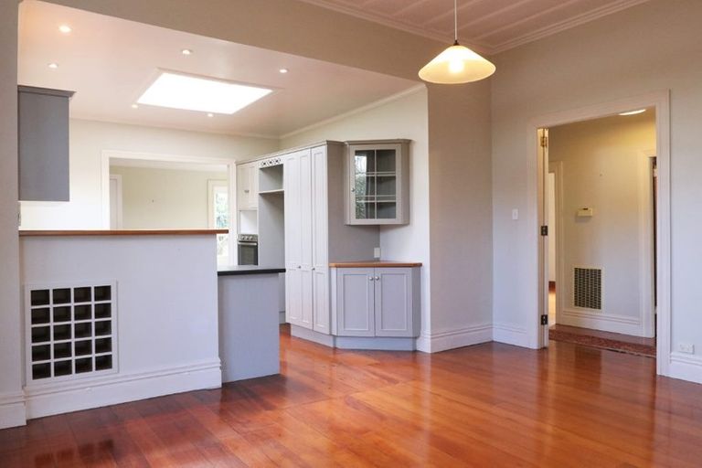 Photo of property in 2/21 Cowper Street, Devonport, Auckland, 0624