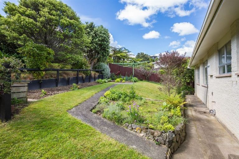 Photo of property in 10 Spicer Place, Tawa, Wellington, 5028