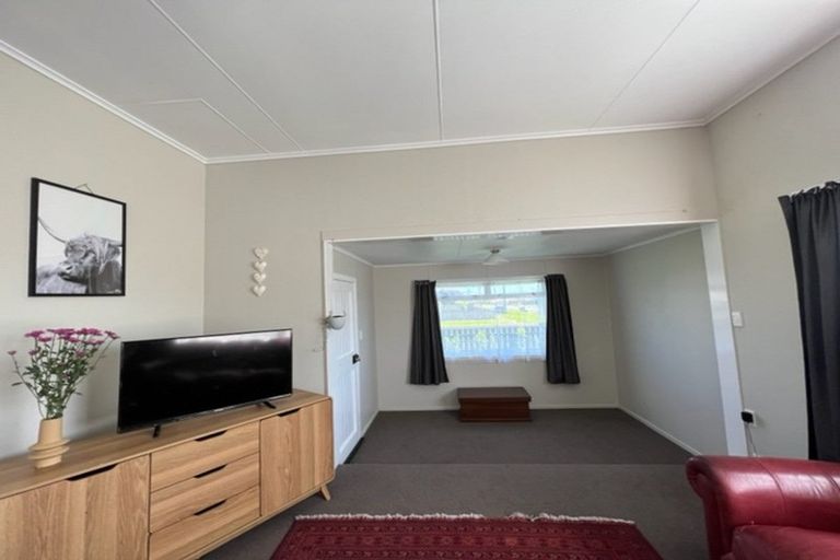 Photo of property in 13 High Street West, Waitara, 4320