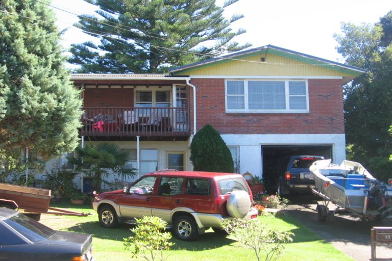 Photo of property in 11 Kelston Street, New Lynn, Auckland, 0600