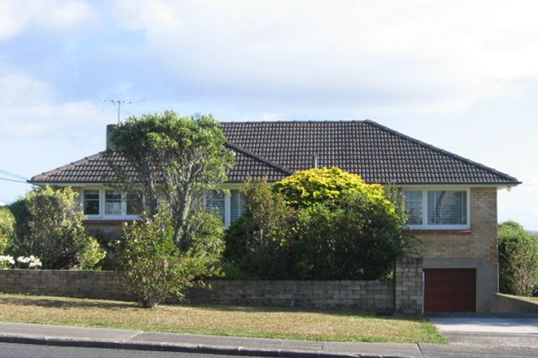 Photo of property in 112 Pupuke Road, Hillcrest, Auckland, 0627