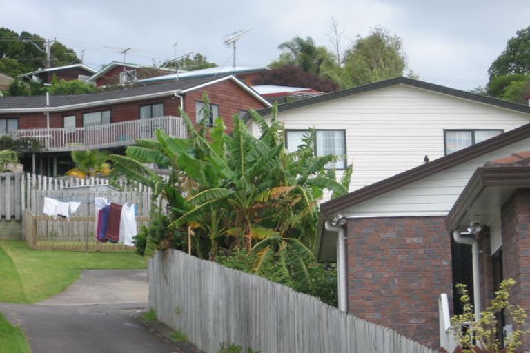 Photo of property in 1/5 Romulus Place, Totara Vale, Auckland, 0629