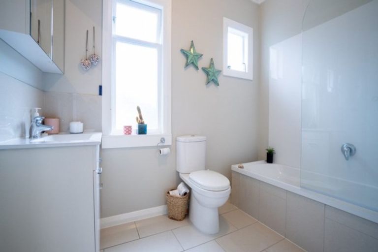 Photo of property in 19 East Street, Terrace End, Palmerston North, 4410