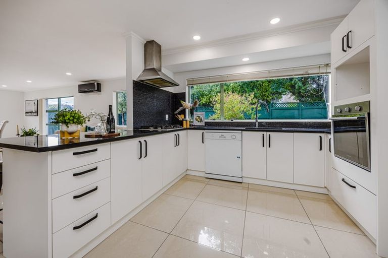 Photo of property in 16 Cumbrian Place, Conifer Grove, Takanini, 2112