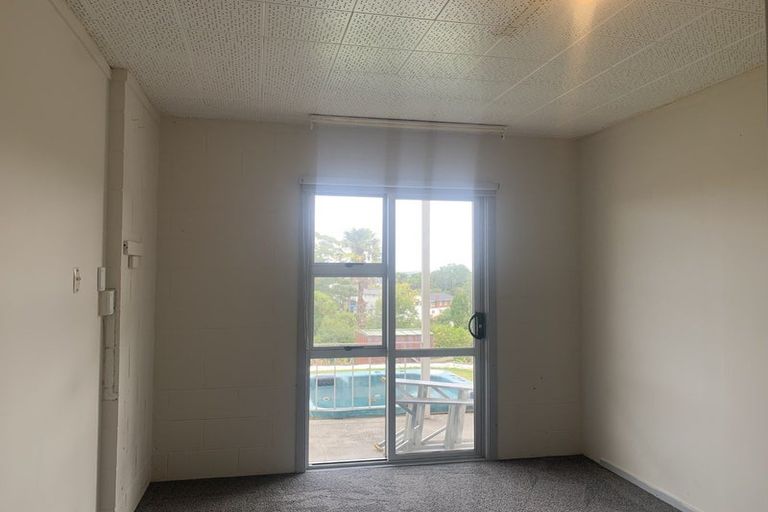 Photo of property in 423 Don Buck Road, Massey, Auckland, 0614