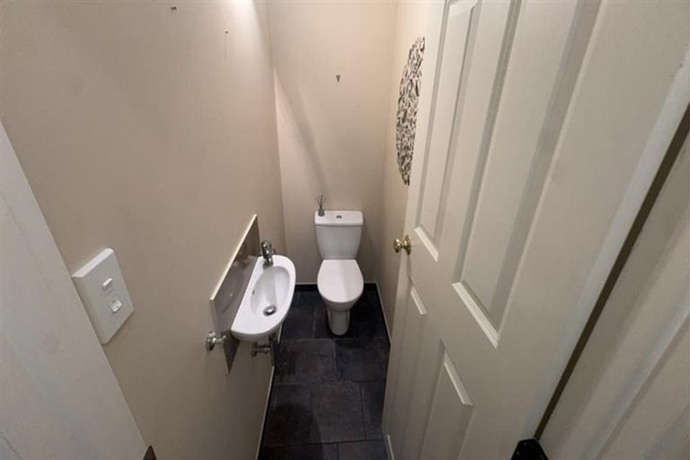 Photo of property in 42 Miromiro Road, Normandale, Lower Hutt, 5010