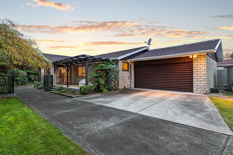 Photo of property in 17 Wyatt Place, Russley, Christchurch, 8042