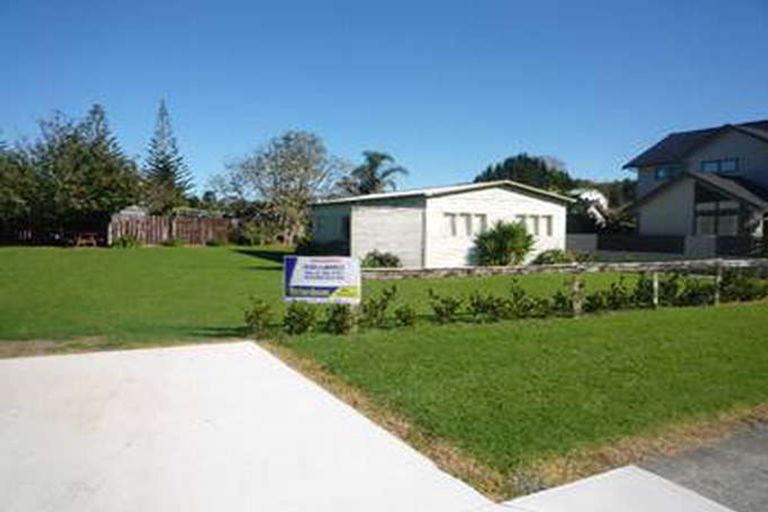 Photo of property in 4 Centennial Drive, Whitianga, 3510