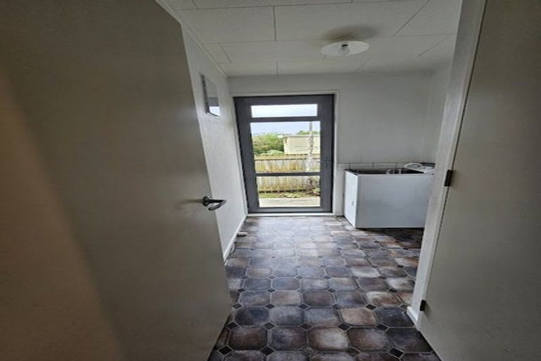 Photo of property in 71 Queenwood Road, Levin, 5510