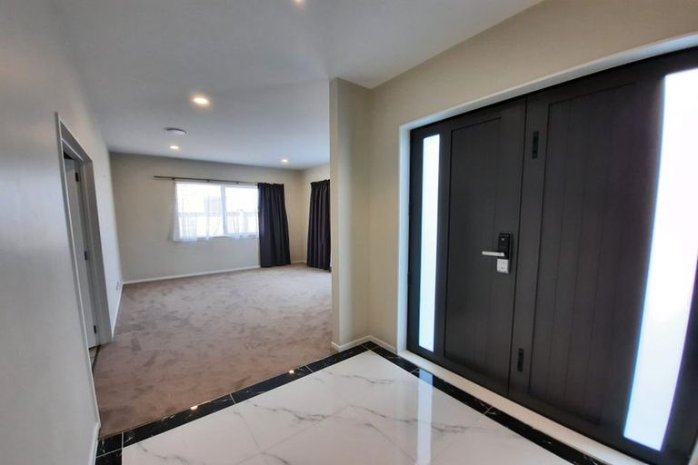 Photo of property in 11 Drumbuoy Drive, Flat Bush, Auckland, 2019