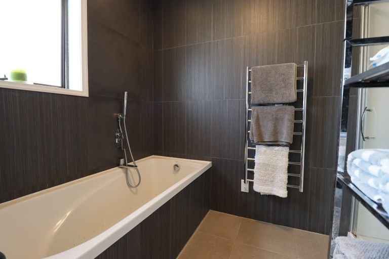 Photo of property in 55 Dignan Street, Point Chevalier, Auckland, 1022