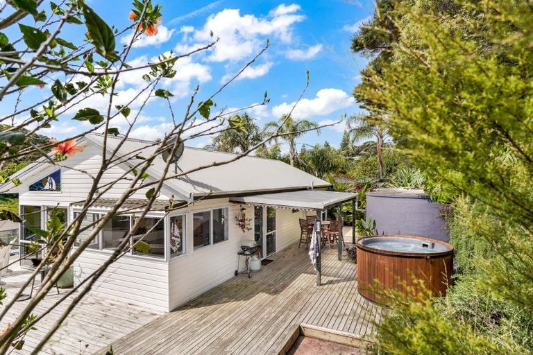 Photo of property in 11 Long Beach Road, Russell, 0202