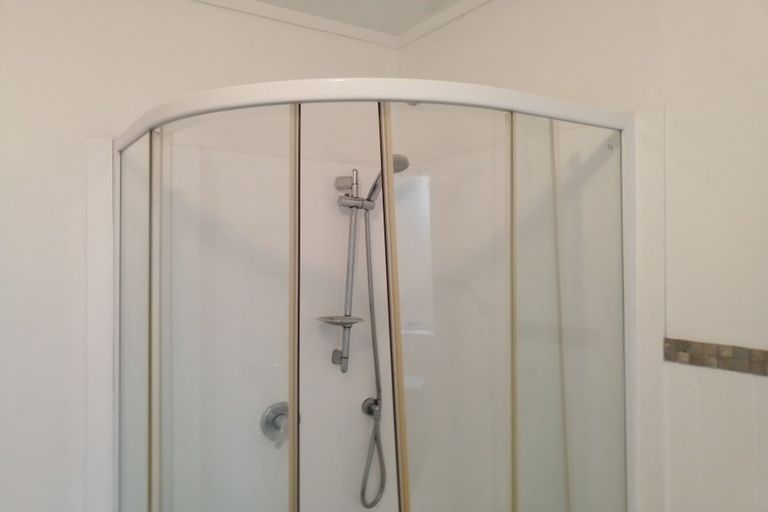 Photo of property in 2/8 Sunburst Street, Papakura, 2110