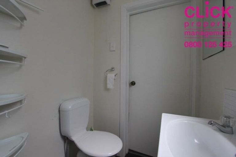 Photo of property in 64 South Road, The Glen, Dunedin, 9011