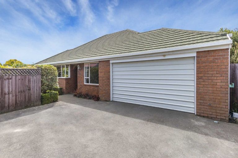 Photo of property in 2/424 Harewood Road, Harewood, Christchurch, 8051