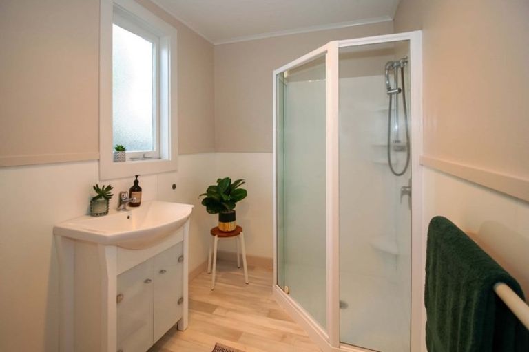 Photo of property in 421b Mangorei Road, Highlands Park, New Plymouth, 4312