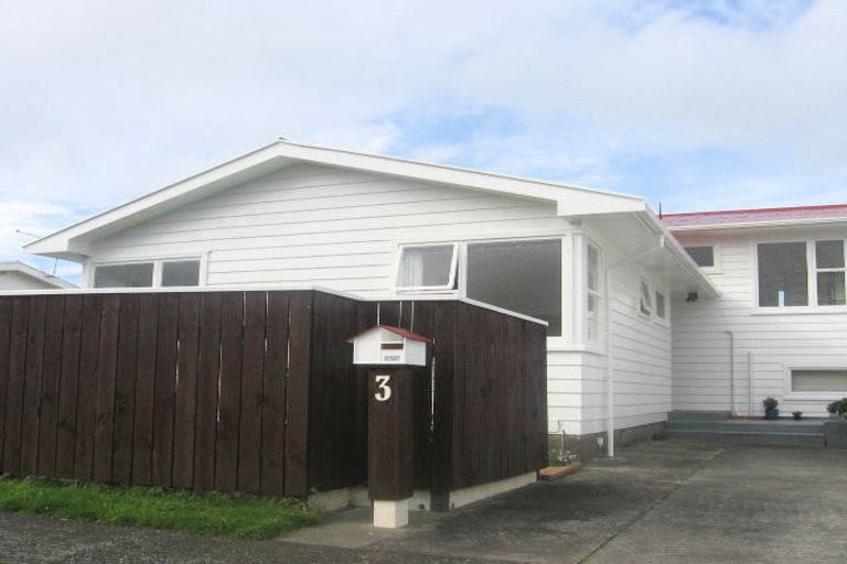 Photo of property in 3 Maple Grove, Maungaraki, Lower Hutt, 5010