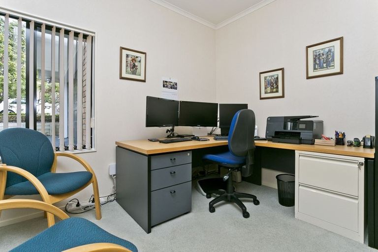 Photo of property in 7 Landvale Court, Browns Bay, Auckland, 0630