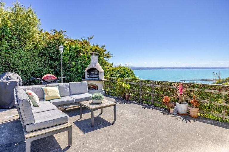 Photo of property in 5 Seapoint Road, Bluff Hill, Napier, 4110