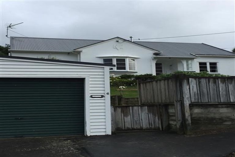 Photo of property in 6 Hathaway Avenue, Karori, Wellington, 6012