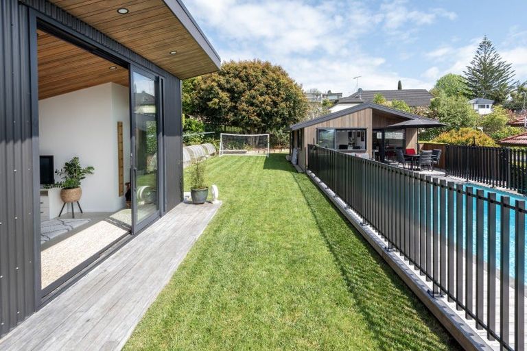 Photo of property in 60 Parkhill Road, Mellons Bay, Auckland, 2014