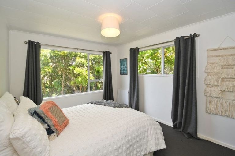 Photo of property in 17 Wonderview Road, Leigh, 0985