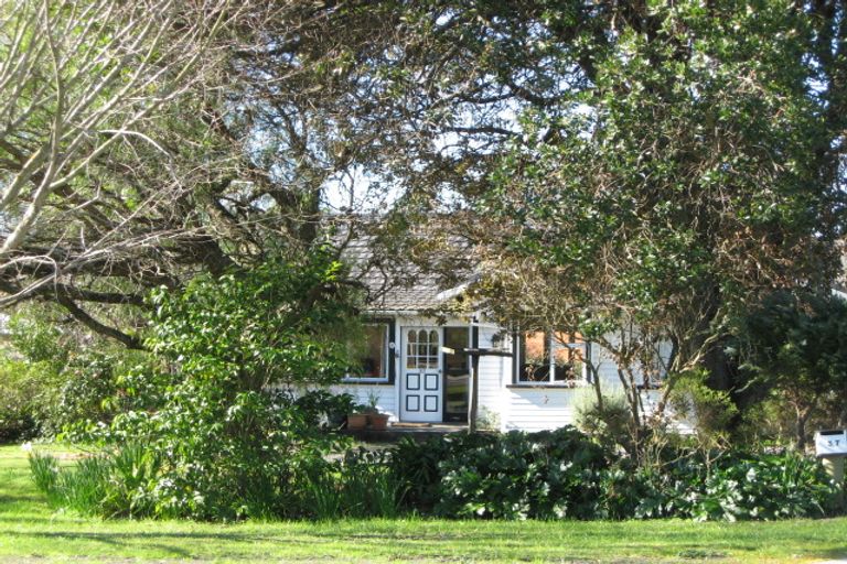 Photo of property in 37 Lucknow Road, Havelock North, 4130