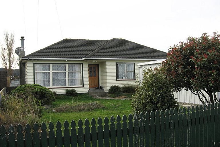 Photo of property in 10 Russell Road, Wainuiomata, Lower Hutt, 5014