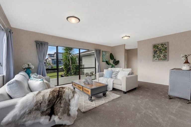 Photo of property in 33 Greenstone Place, Clover Park, Auckland, 2019