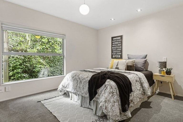 Photo of property in 2/2 Onslow Road, Khandallah, Wellington, 6035