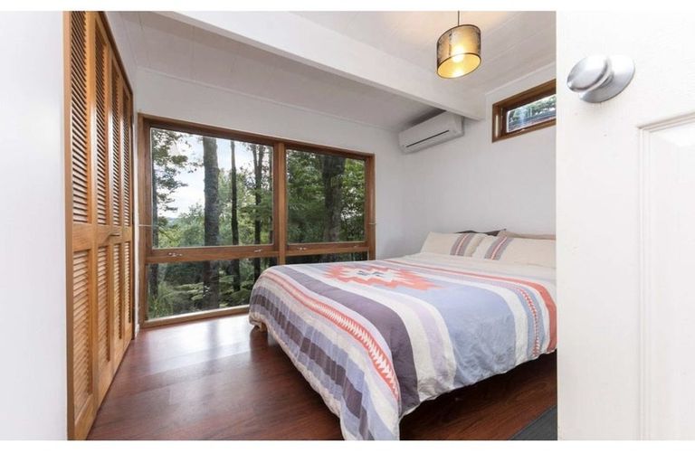 Photo of property in 125 Laingholm Drive, Laingholm, Auckland, 0604