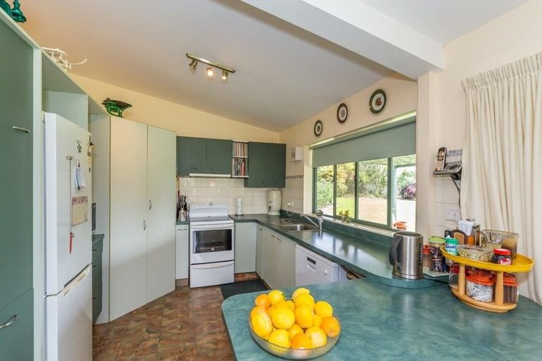 Photo of property in 370 Tararua Road, Levin, 5571