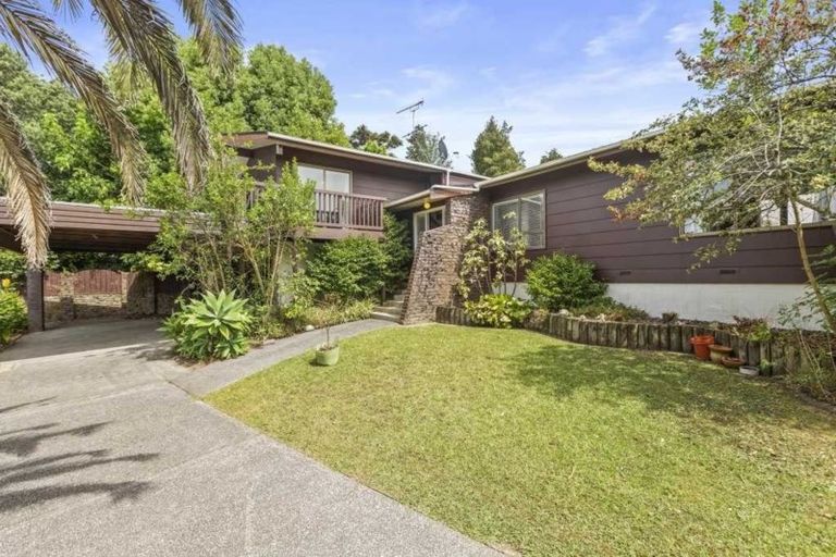 Photo of property in 29 Calman Place, Chatswood, Auckland, 0626