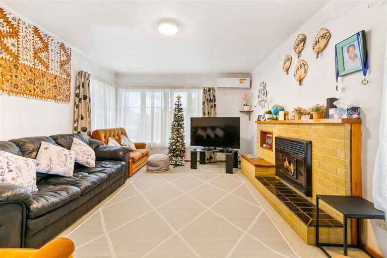 Photo of property in 24 Te Kanawa Crescent, Henderson, Auckland, 0610