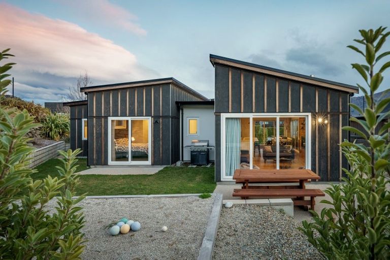 Photo of property in 21 Kapuka Lane, Wanaka, 9305