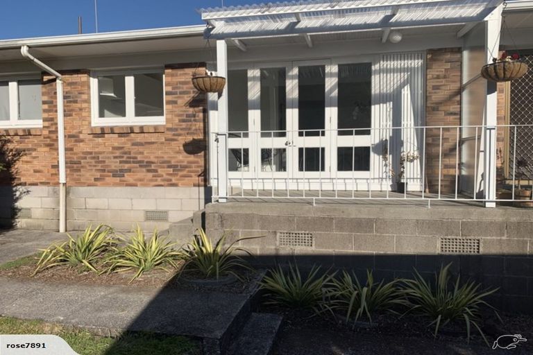 Photo of property in 2/14 Saint Lukes Road, Mount Albert, Auckland, 1025