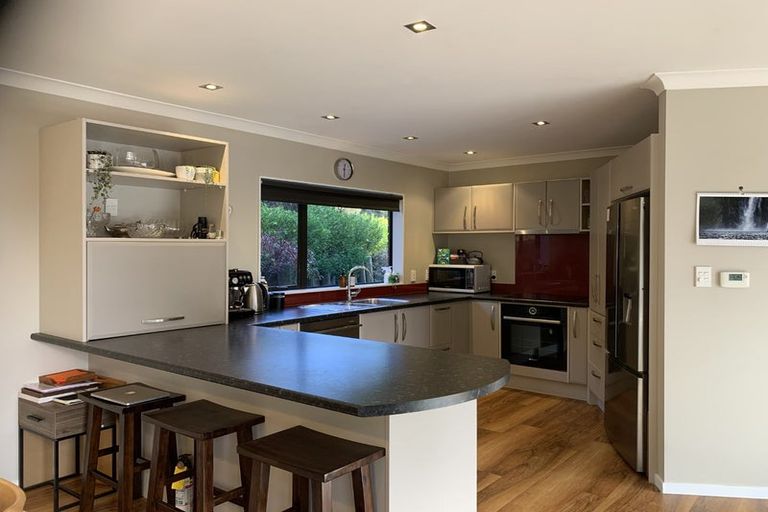 Photo of property in 11 Sylvan Way, Silverstream, Upper Hutt, 5019