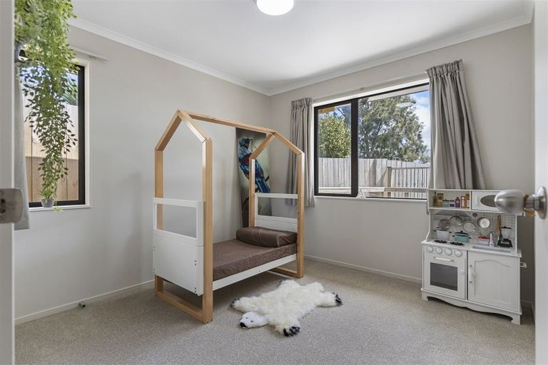 Photo of property in 2 Anna Lane, Glen Eden, Auckland, 0602