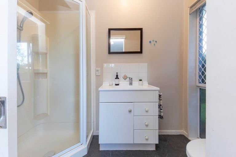 Photo of property in 10 Ryden Place, Glen Eden, Auckland, 0602