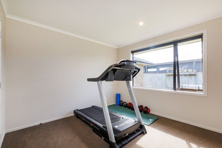 Photo of property in 16 Lorenzo Place, Kelvin Grove, Palmerston North, 4414