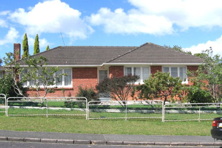 Photo of property in 18 Essex Street, Te Atatu South, Auckland, 0610