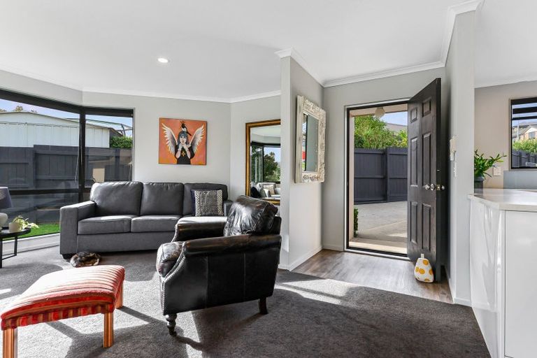 Photo of property in 16 Palm Grove Drive, Western Heights, Hamilton, 3200