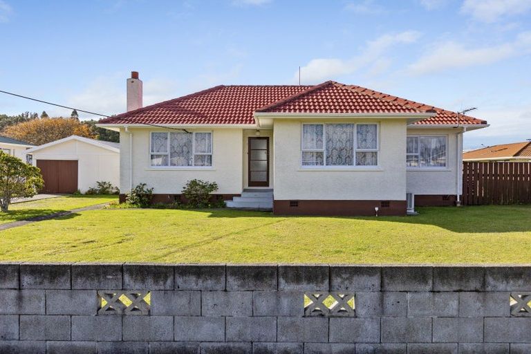 Photo of property in 40 Blake Street, Waitara, 4320