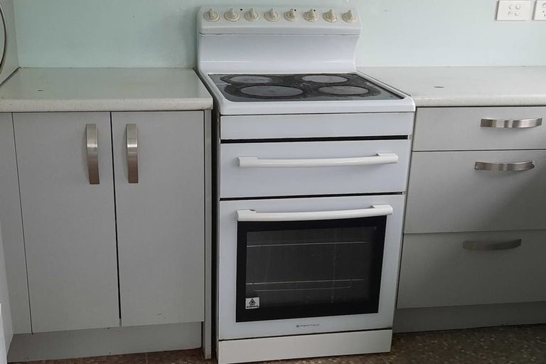 Photo of property in 5 Rickards Place, New Lynn, Auckland, 0600