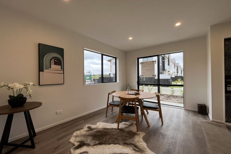 Photo of property in 1 Whawhaki Lane, Kumeu, 0810