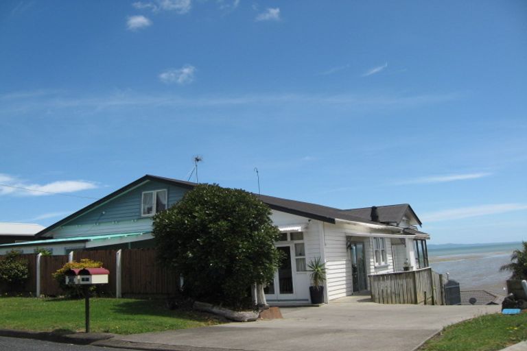 Photo of property in 30a Crispe Road, Clarks Beach, 2122