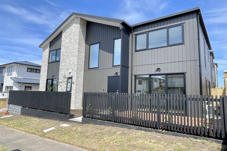 Photo of property in 6 Vanbrugh Place, Bucklands Beach, Auckland, 2014